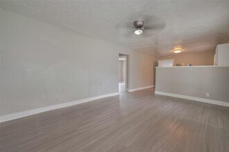 8 Jennische St in Baytown, TX - Building Photo - Building Photo