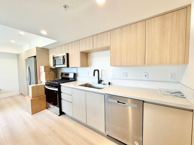 226 N Berendo St in Los Angeles, CA - Building Photo - Building Photo
