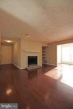 10182 Oakton Terrace Rd in Oakton, VA - Building Photo - Building Photo