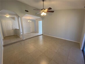 5249 Meadow Creek Dr in Austin, TX - Building Photo - Building Photo