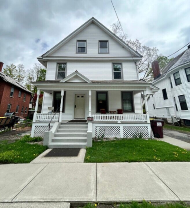 212 Circular St, Unit 2 in Saratoga Springs, NY - Building Photo