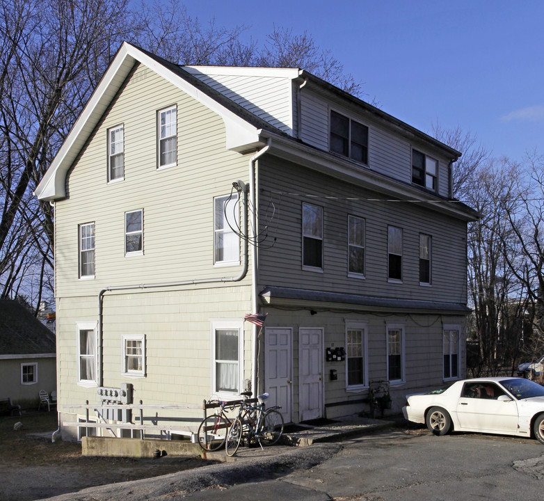 12 Old Park Ave in Cranston, RI - Foto de edificio