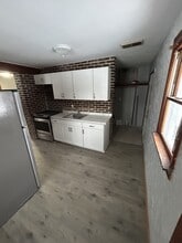 3203 McGuffey Rd in Youngstown, OH - Building Photo - Building Photo