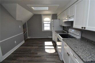 20 Summer St-Unit -3 in Westerly, RI - Building Photo - Building Photo