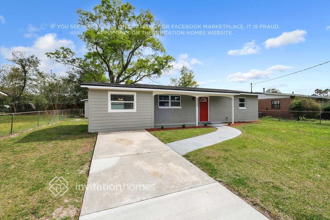 9557 Priory Ave in Jacksonville, FL - Building Photo