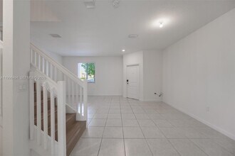 640 NE 207th St in North Miami Beach, FL - Building Photo - Building Photo