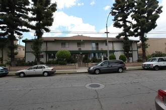 21801 Lanark St in Canoga Park, CA - Building Photo - Building Photo