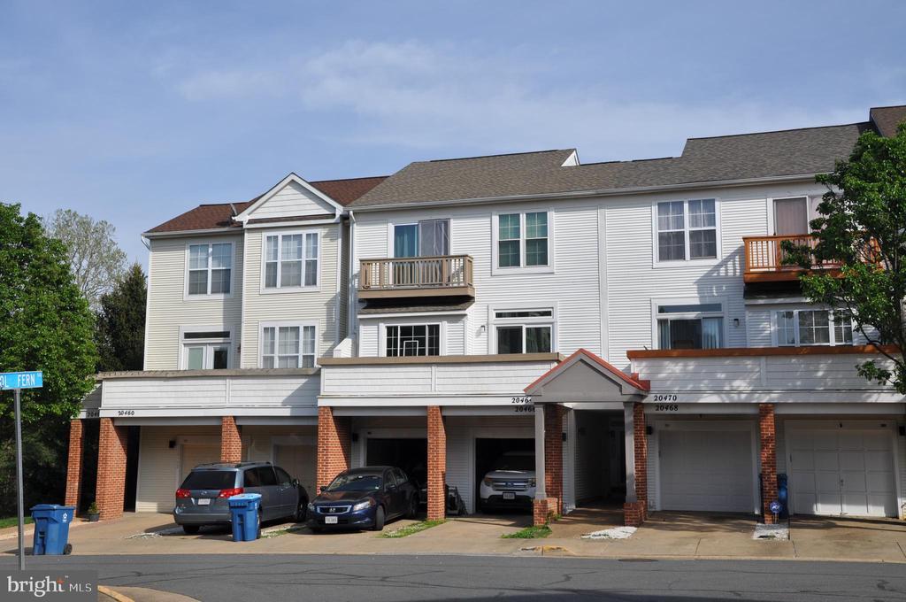 20464 Cool Fern Square in Ashburn, VA - Building Photo