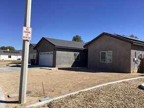 9640 Village Pkwy in California City, CA - Building Photo - Building Photo