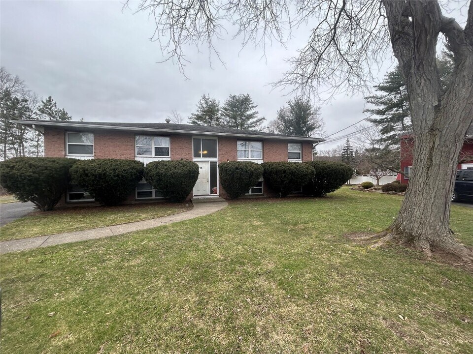 11 Jean Ct in Binghamton, NY - Building Photo