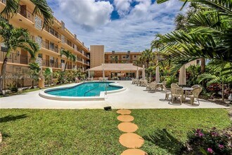 2145 Pierce St in Hollywood, FL - Building Photo - Building Photo