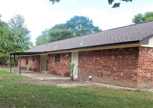 4028 Western Oak St in Nacogdoches, TX - Building Photo - Building Photo
