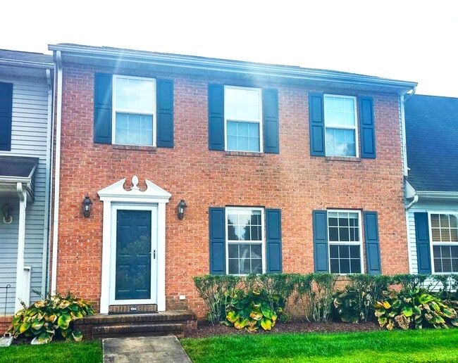 property at 1004 Granite Ct