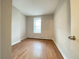 141 Fisher Ave, Unit 3P in Boston, MA - Building Photo