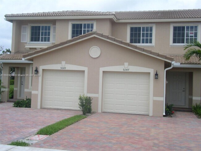 9247 Chambers St in Tamarac, FL - Building Photo - Building Photo