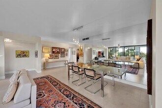 7578 Regency Lake Dr in Boca Raton, FL - Building Photo - Building Photo