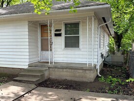 111 W Lindburg St in Pittsburg, KS - Building Photo