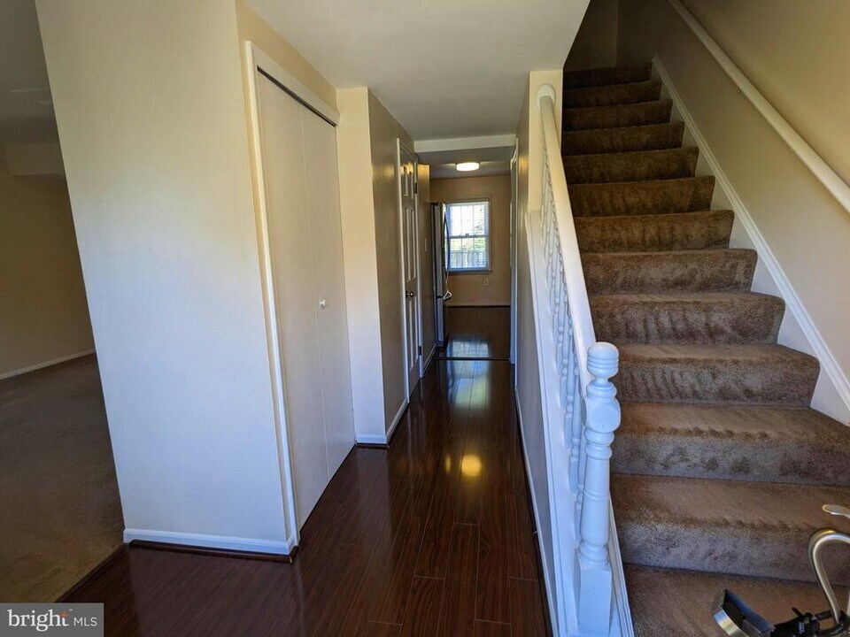 8331 Moline Pl in Springfield, VA - Building Photo