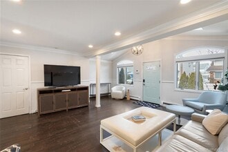 6 Charles Pl in Bayville, NY - Building Photo - Building Photo