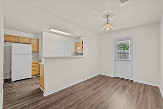 2033 Bonaire Calle in Dickinson, TX - Foto de edificio - Building Photo
