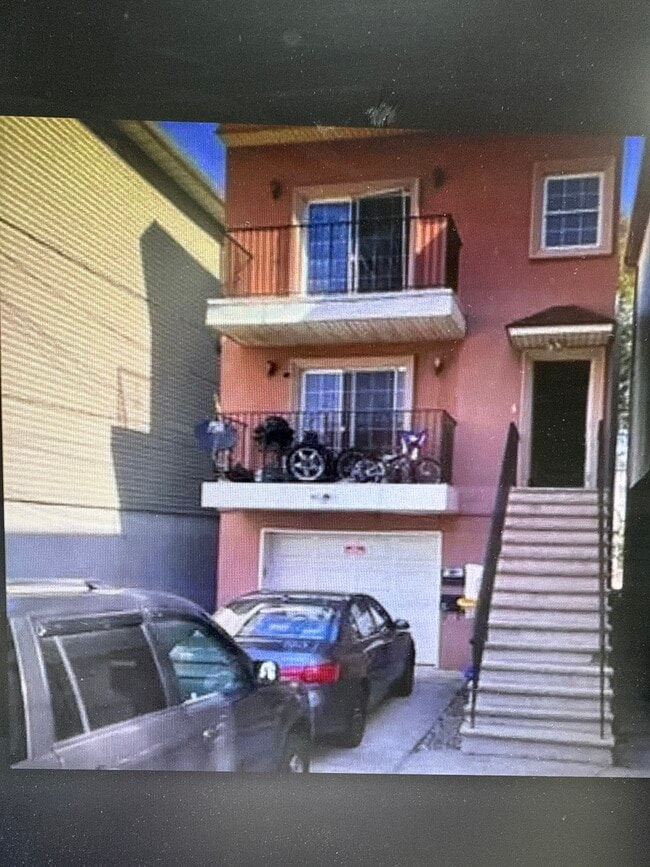 108 Leonard St in Jersey City, NJ - Building Photo - Building Photo