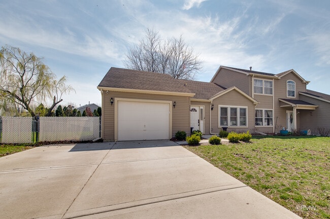 359 Chaparral Cir in Elgin, IL - Building Photo - Building Photo