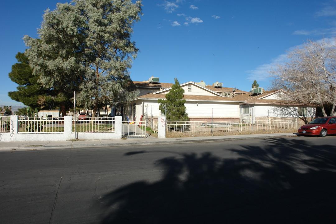 Reid Manor in Las Vegas, NV - Building Photo