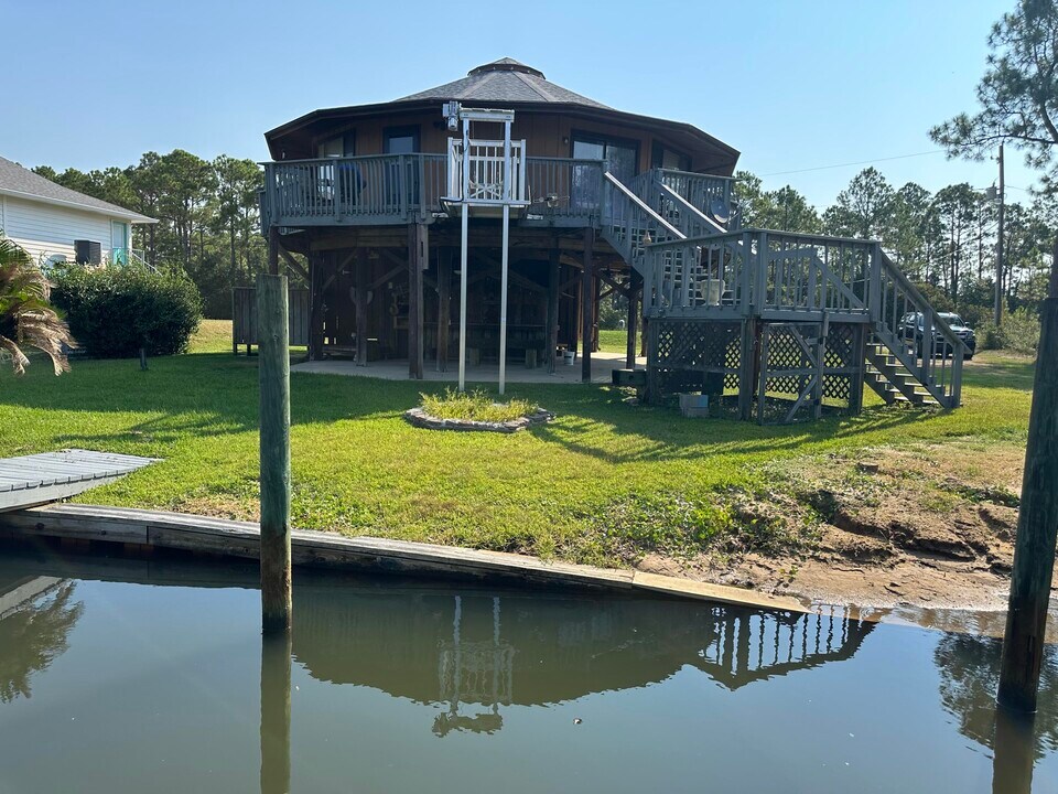 2633 Bayshore Pkwy in Milton, FL - Building Photo