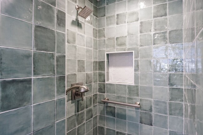 2260 Crestview Dr in Laguna Beach, CA - Building Photo - Building Photo