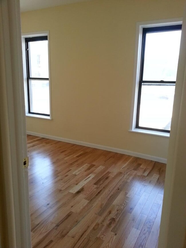129 N High St, Unit #2 in Mount Vernon, NY - Building Photo - Building Photo