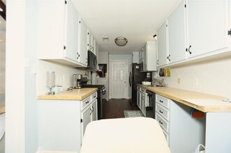 354 S Amherst Dr in West Columbia, TX - Building Photo - Building Photo
