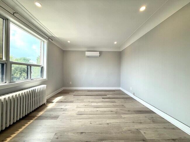 1 E 35th St in Hamilton, ON - Building Photo - Building Photo