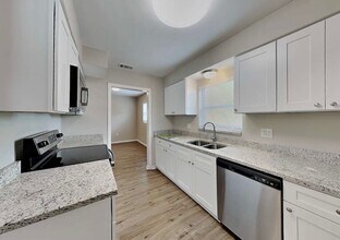 1704 Newton St in Orlando, FL - Foto de edificio - Building Photo