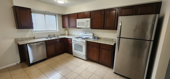 9290 Hamilton Ct in Des Plaines, IL - Building Photo - Building Photo