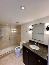 17600 N Bay Rd, Unit N304 in Sunny Isles Beach, FL - Building Photo - Building Photo
