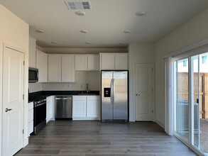 2038 Silicone Dr in Sparks, NV - Foto de edificio - Building Photo