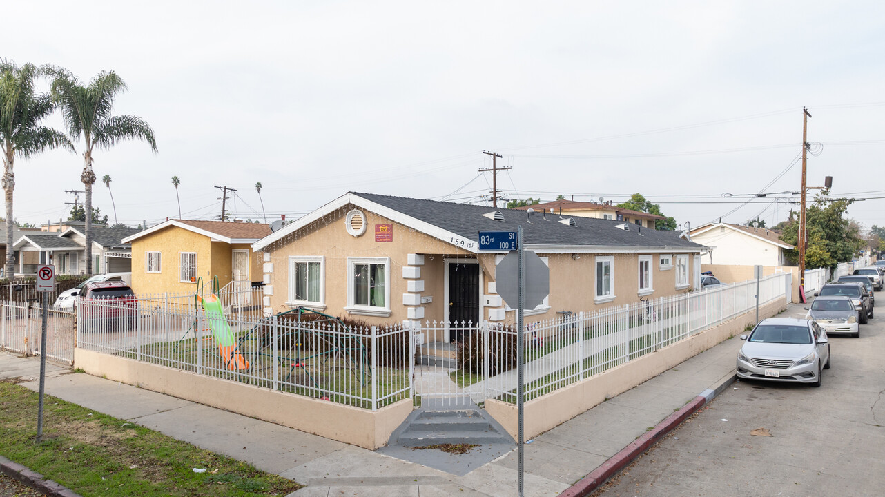 159 E 83rd St in Los Angeles, CA - Building Photo