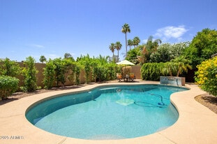 15640 N 55th St in Scottsdale, AZ - Building Photo