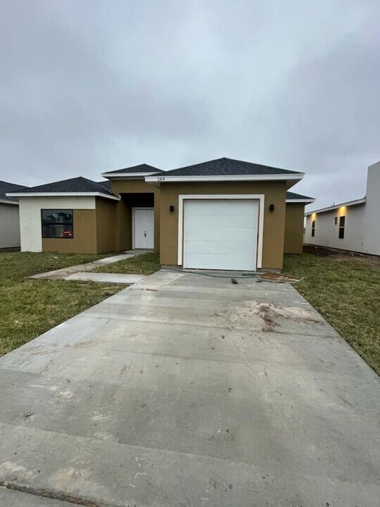 184 Center St in San Benito, TX - Building Photo