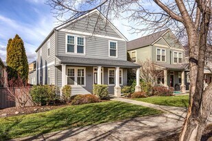 533 N Mountain Ave in Ashland, OR - Building Photo