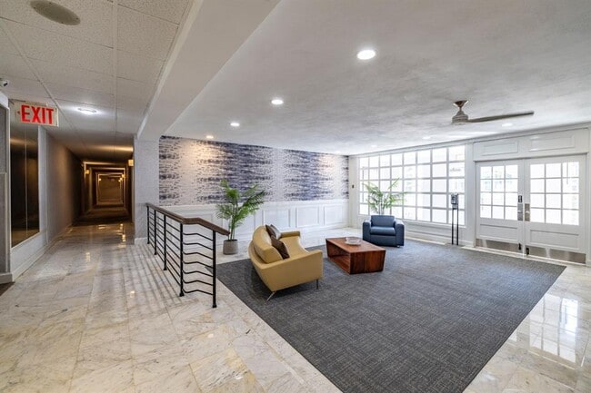 22 N Forest Ave in Rockville Centre, NY - Building Photo - Building Photo