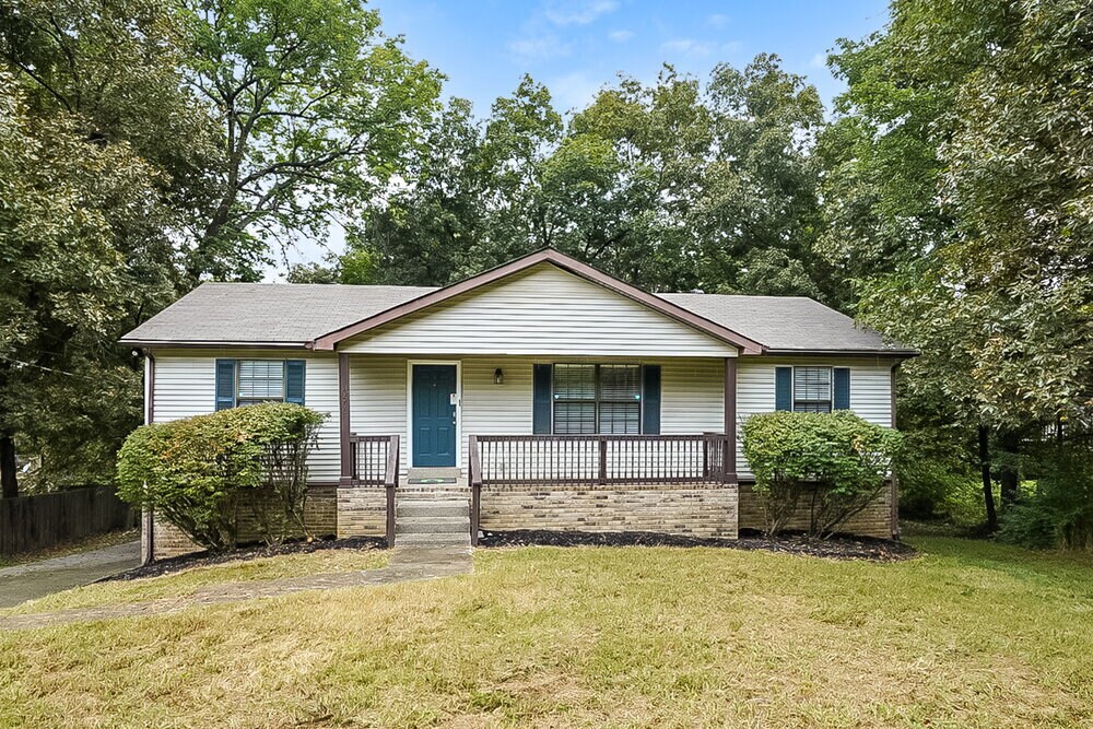 3500 Roundwood Forest Dr in Nashville, TN - Building Photo