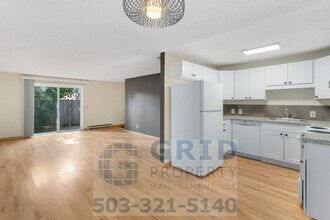 4112-4116-4116 SE Stark St in Portland, OR - Building Photo - Building Photo