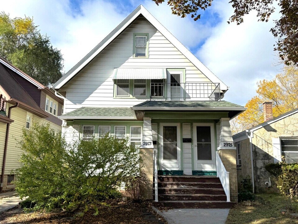 2975 N 58th St, Unit 2975 Upper in Milwaukee, WI - Foto de edificio