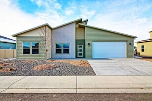 387 Hidden River Dr in Grand Junction, CO - Building Photo