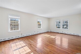 15 River Rd in Sayville, NY - Building Photo - Building Photo