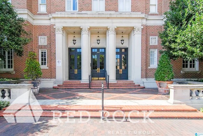 2250 Highland Ave in Birmingham, AL - Building Photo - Building Photo