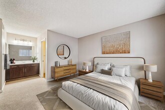 La Valencia Apartment Homes in Campbell, CA - Building Photo - Building Photo