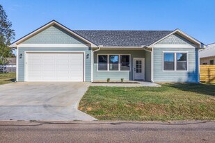 610 E Englewood St in Franklin, TX - Building Photo