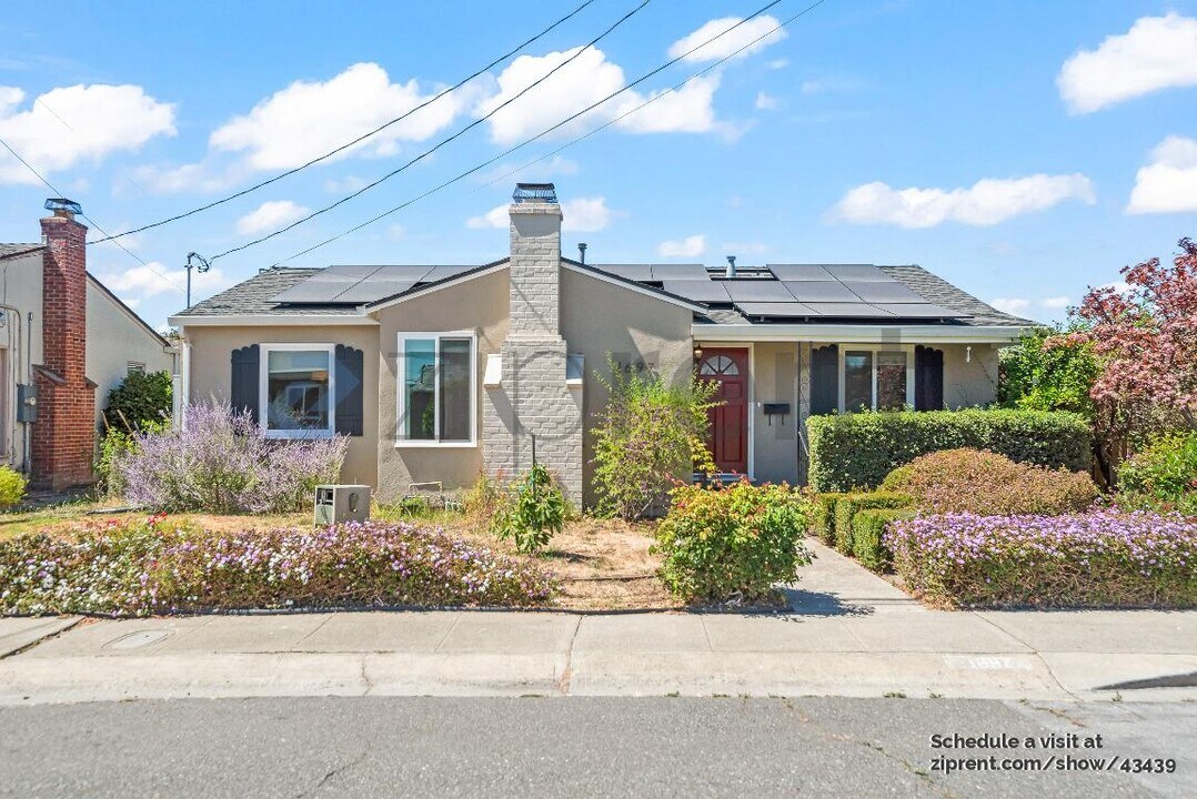 1697 140th Ave in San Leandro, CA - Foto de edificio